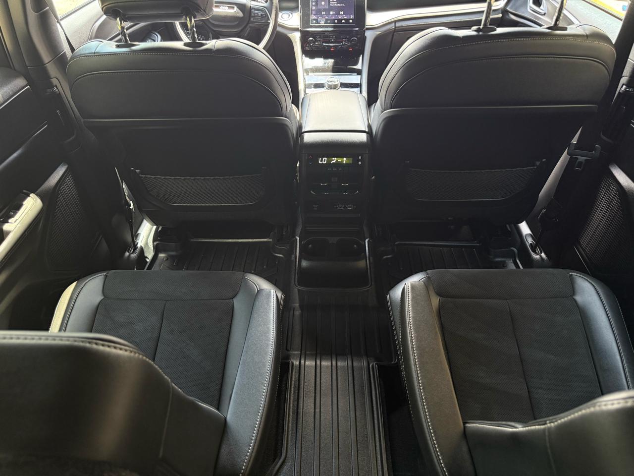 Jeep Grand Cherokee L Laredo 4WD 2023