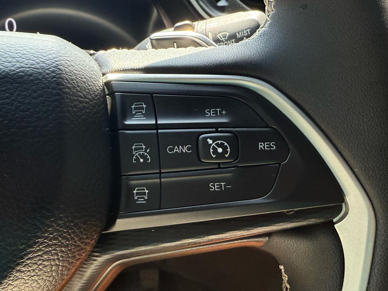 Jeep Grand Cherokee L Laredo 4WD 2023