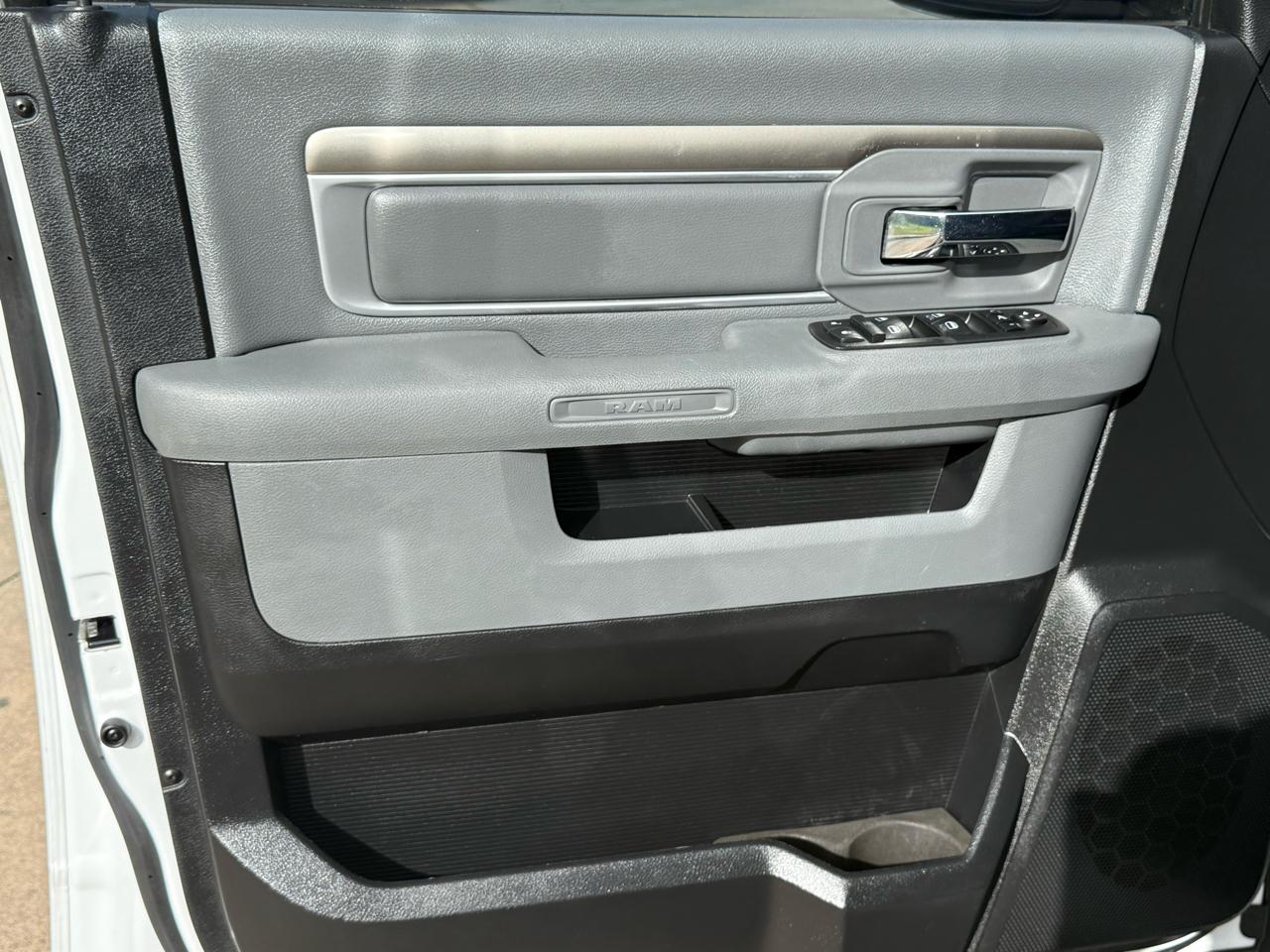 RAM 1500 SLT Crew Cab SWB 2WD 2015
