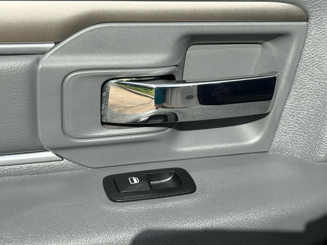 RAM 1500 SLT Crew Cab SWB 2WD 2015