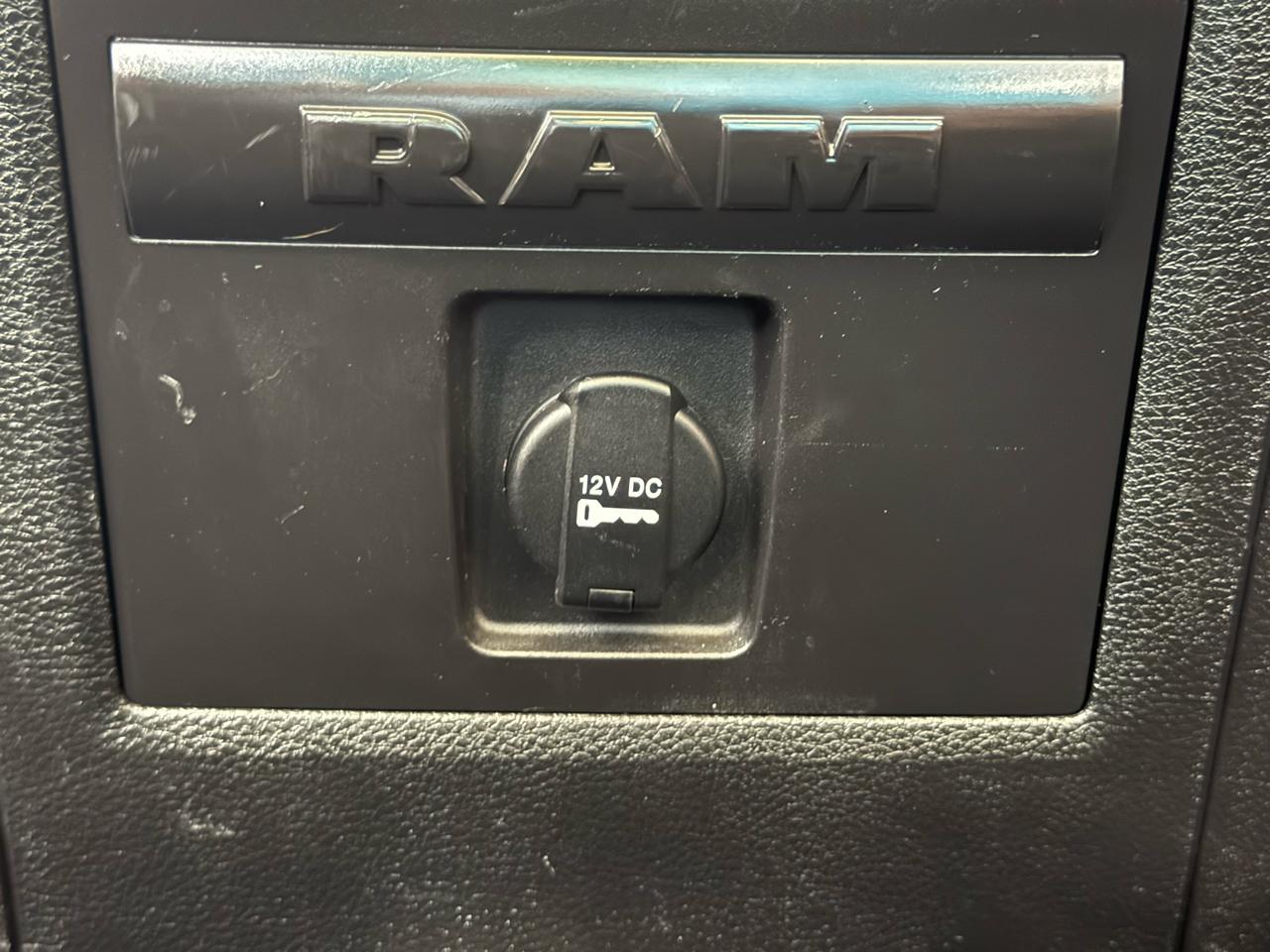 RAM 1500 SLT Crew Cab SWB 2WD 2015