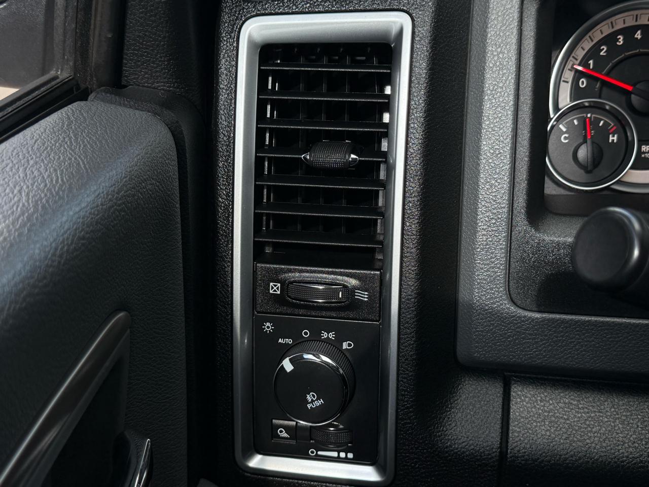 RAM 1500 SLT Crew Cab SWB 2WD 2015