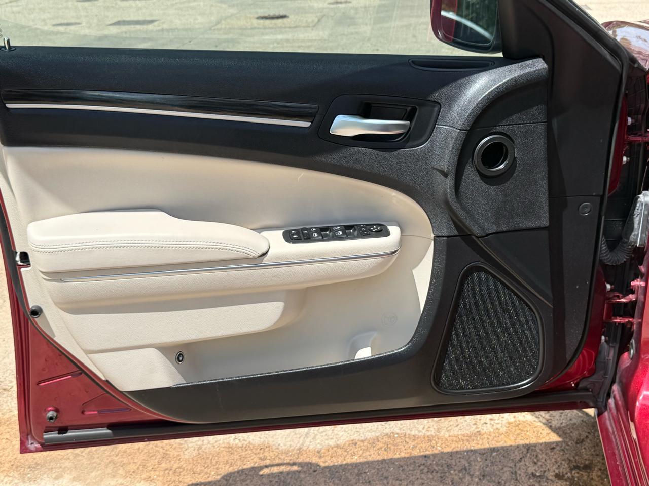 Chrysler 300 Limited RWD 2016