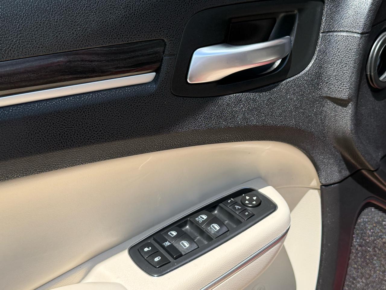 Chrysler 300 Limited RWD 2016