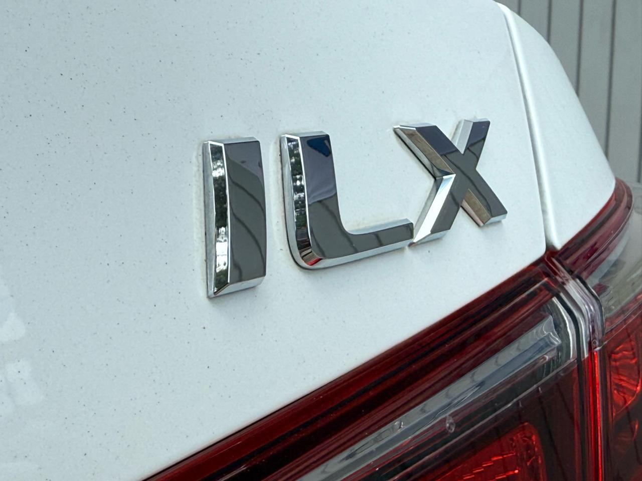 Acura ILX 8-Spd AT w/ AcuraWatch Plus Package 2017