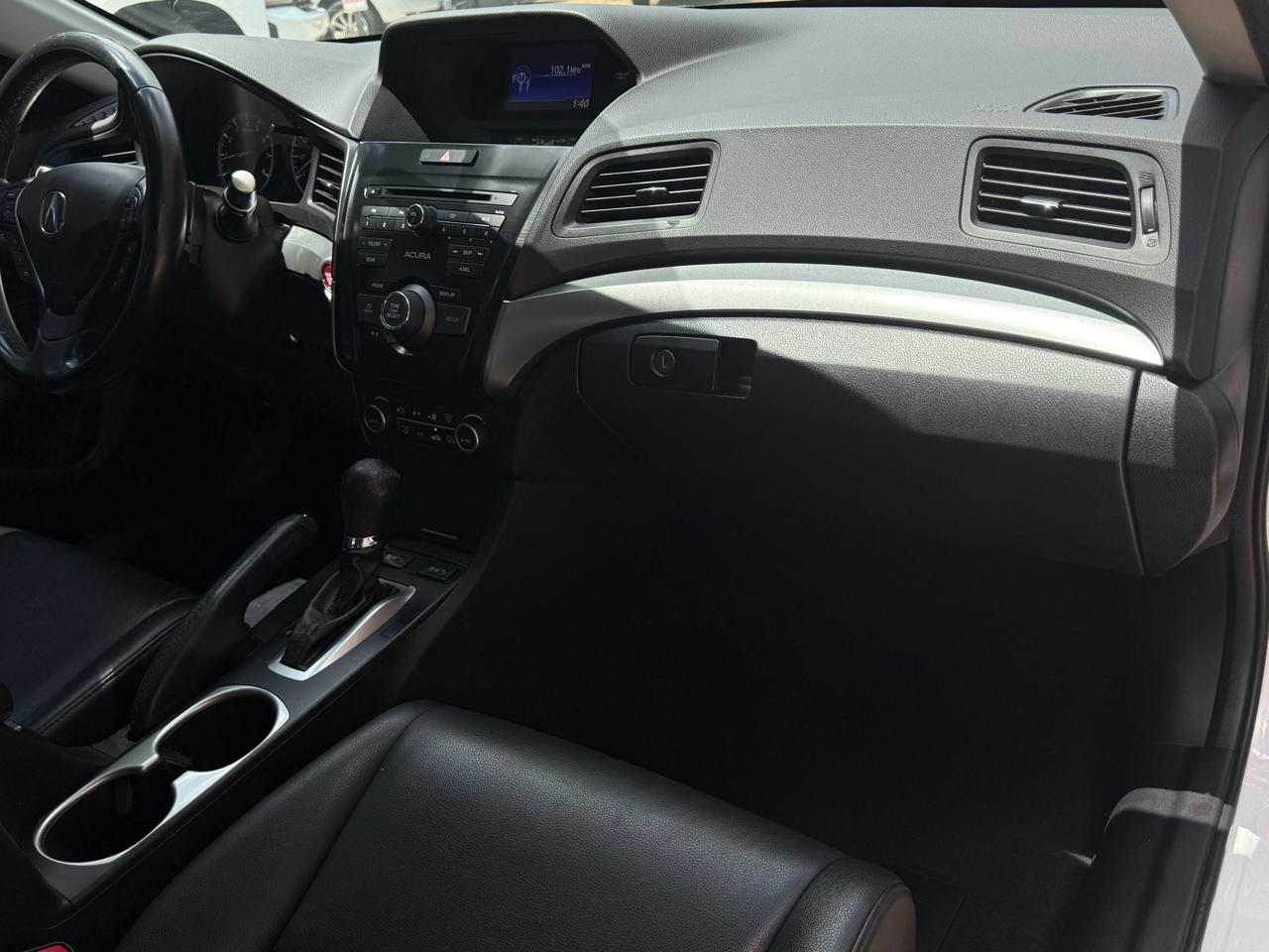 Acura ILX 8-Spd AT w/ AcuraWatch Plus Package 2017