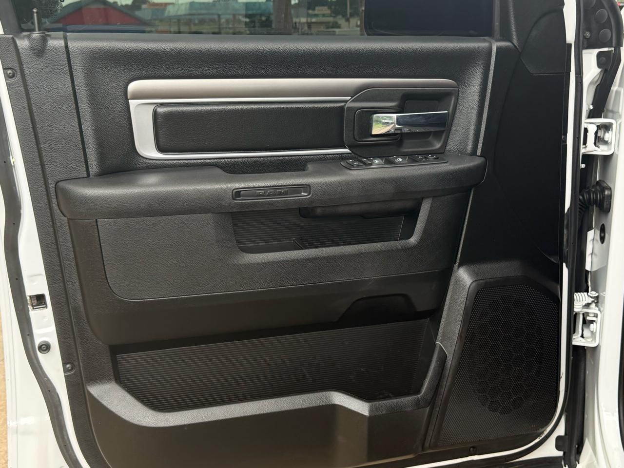 RAM 1500 Classic Tradesman Quad Cab 4WD 2021