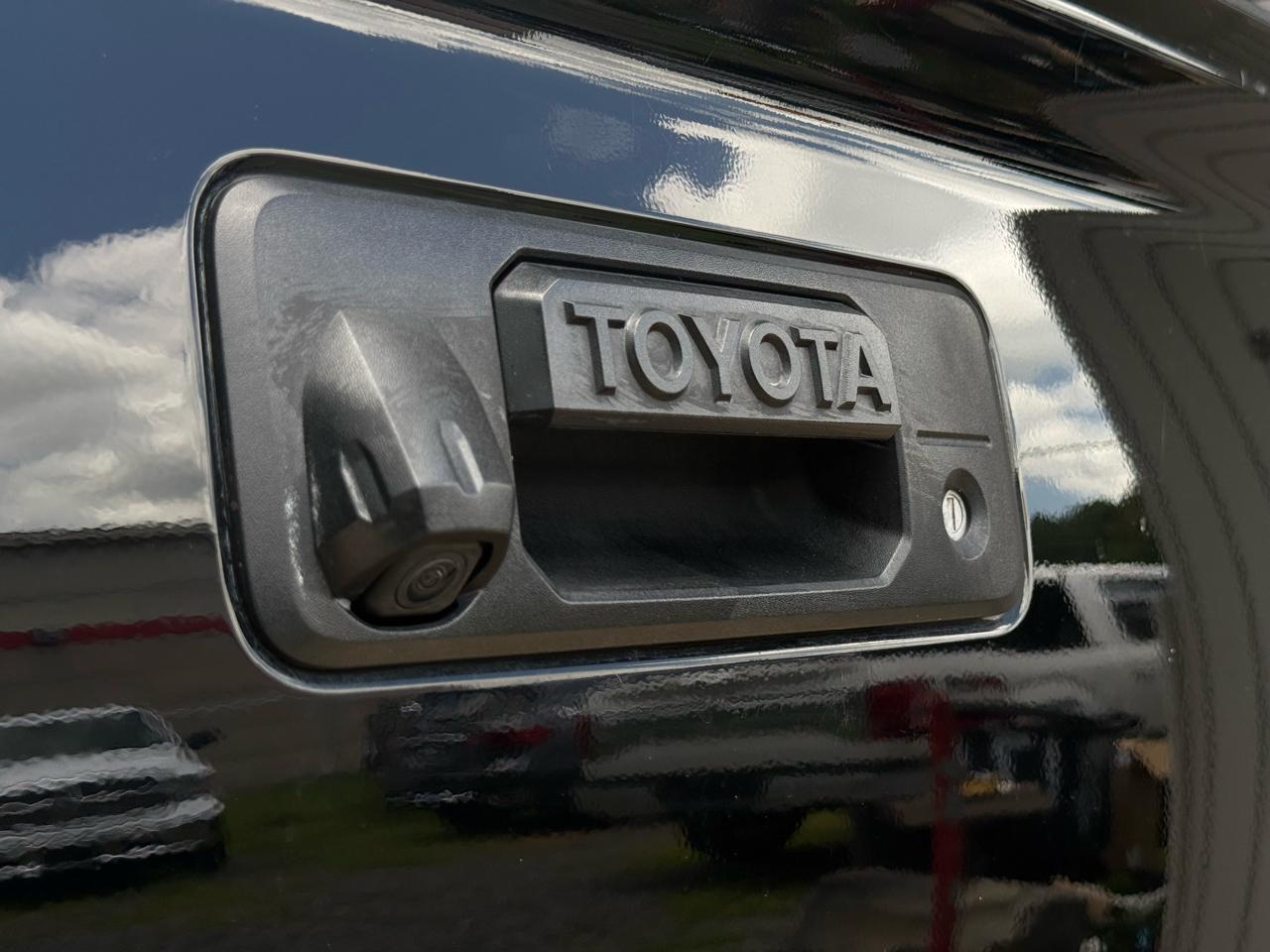 Toyota Tundra SR5 5.7L V8 FFV CrewMax 2WD 2016