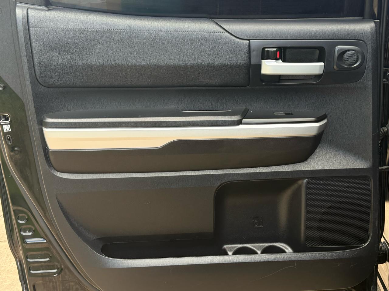 Toyota Tundra SR5 5.7L V8 FFV CrewMax 2WD 2016
