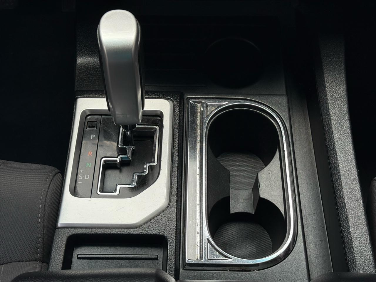 Toyota Tundra SR5 5.7L V8 FFV CrewMax 2WD 2016