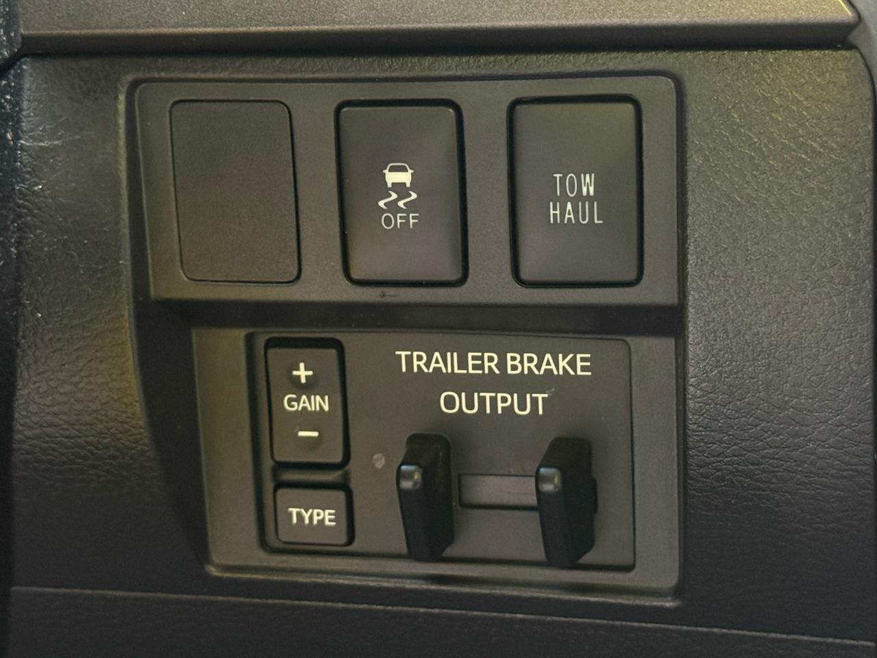 Toyota Tundra SR5 5.7L V8 FFV CrewMax 2WD 2016