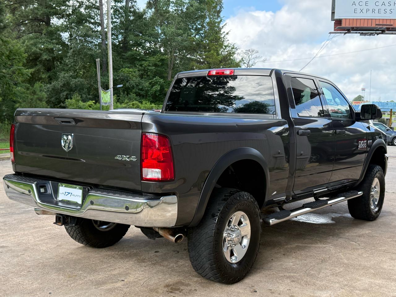 RAM 2500 Tradesman 4x4 Crew Cab 6'4" Box 2017