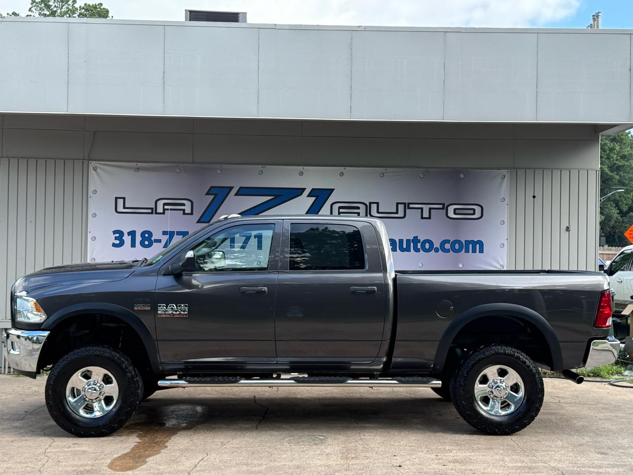 RAM 2500 Tradesman 4x4 Crew Cab 6'4" Box 2017