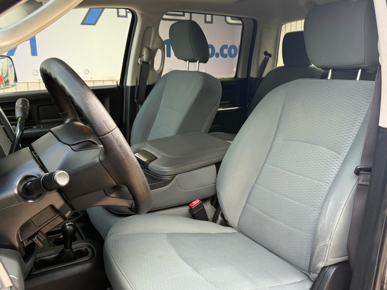 RAM 2500 Tradesman 4x4 Crew Cab 6'4" Box 2017