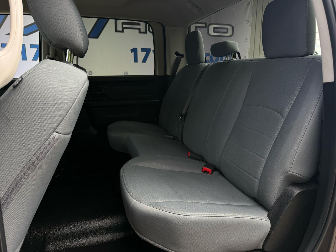 RAM 2500 Tradesman 4x4 Crew Cab 6'4" Box 2017