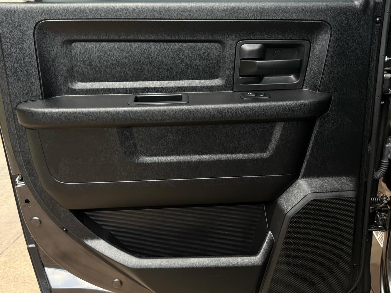 RAM 2500 Tradesman 4x4 Crew Cab 6'4" Box 2017
