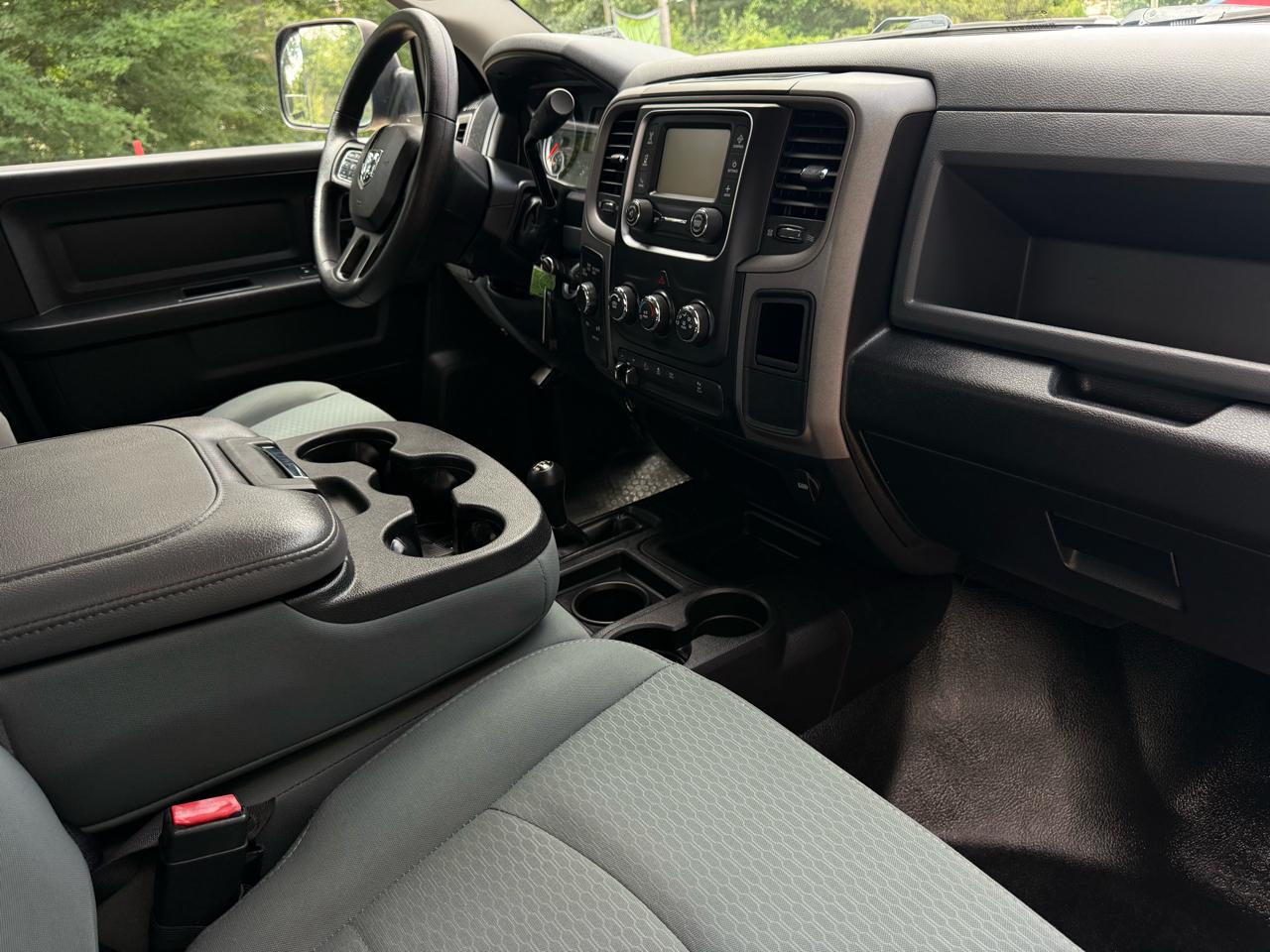 RAM 2500 Tradesman 4x4 Crew Cab 6'4" Box 2017