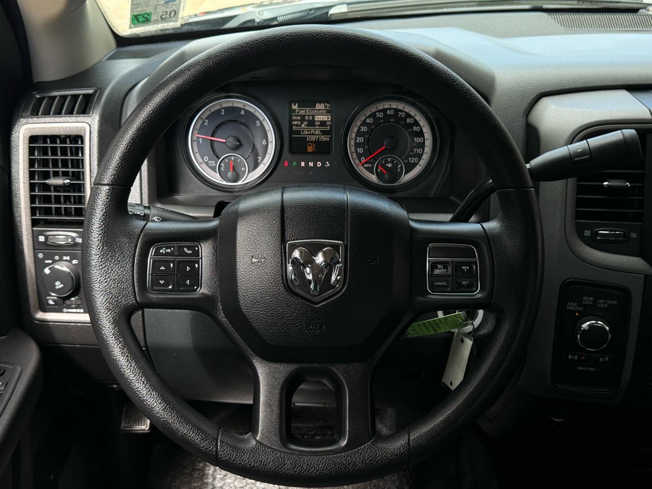 RAM 2500 Tradesman 4x4 Crew Cab 6'4" Box 2017