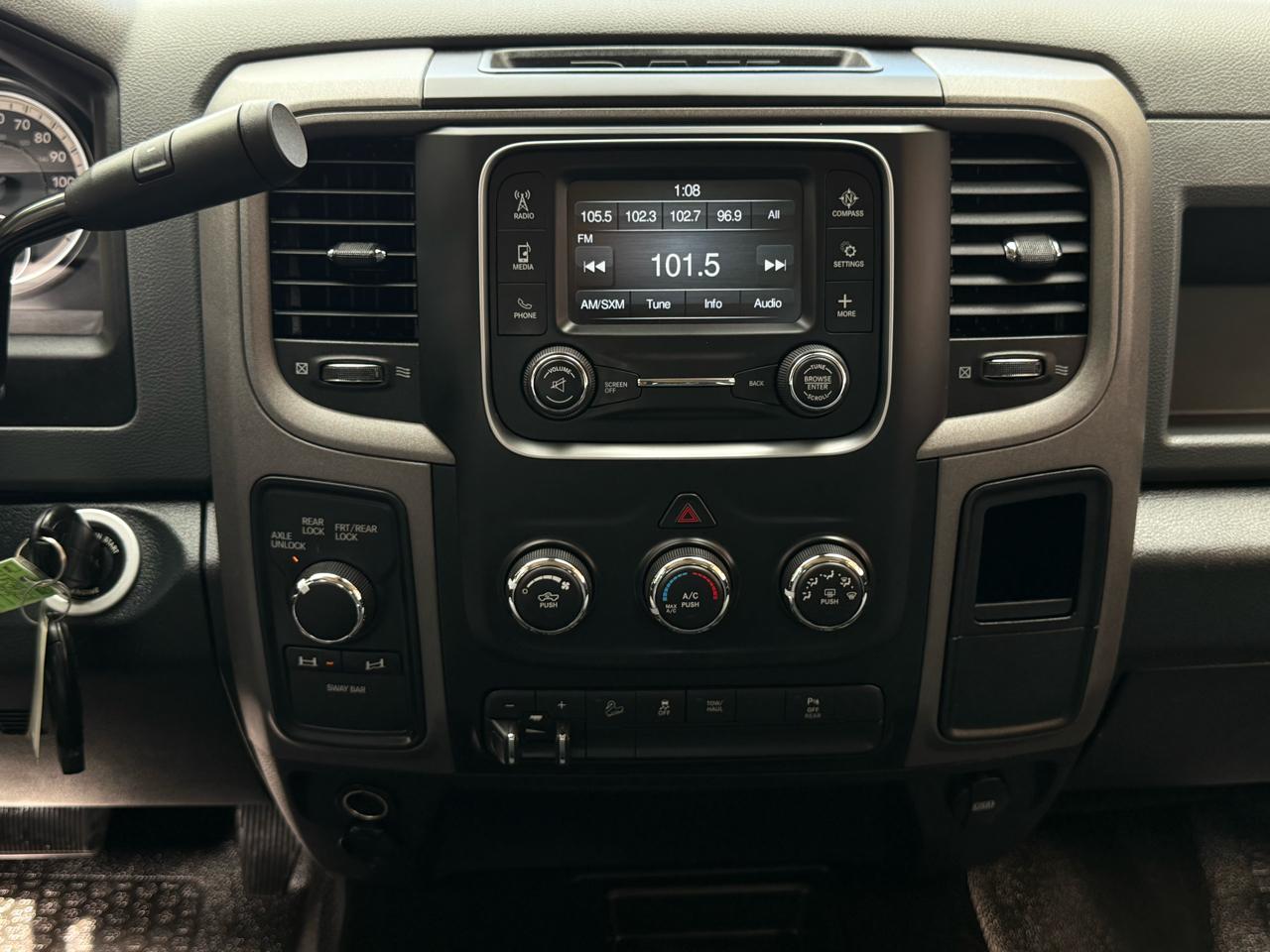 RAM 2500 Tradesman 4x4 Crew Cab 6'4" Box 2017