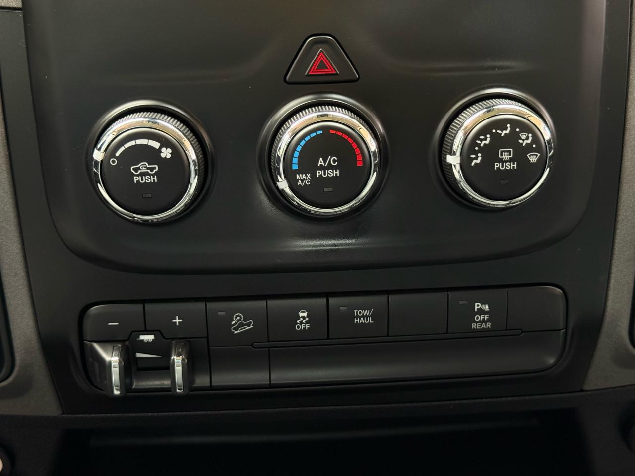 RAM 2500 Tradesman 4x4 Crew Cab 6'4" Box 2017