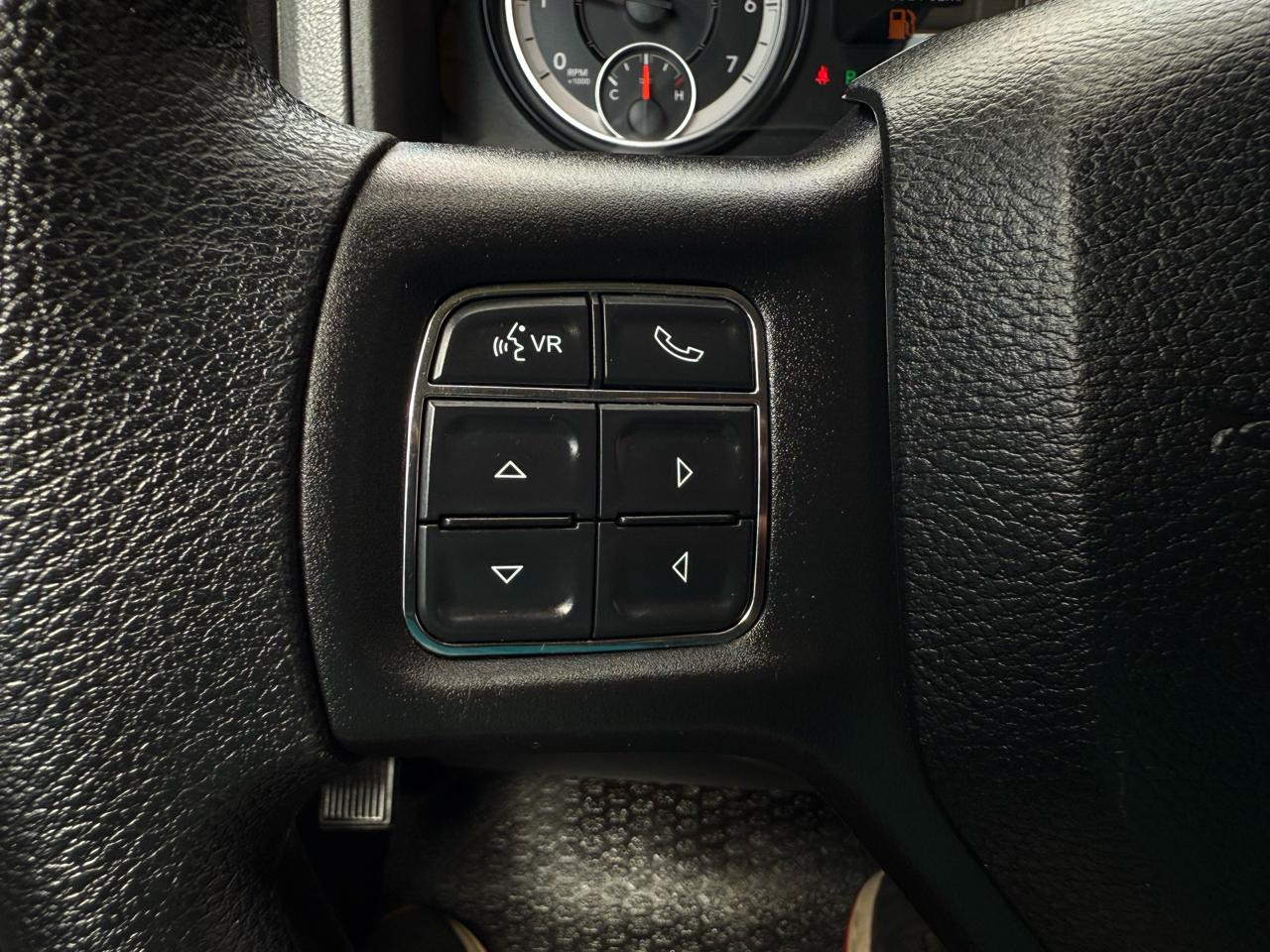 RAM 2500 Tradesman 4x4 Crew Cab 6'4" Box 2017