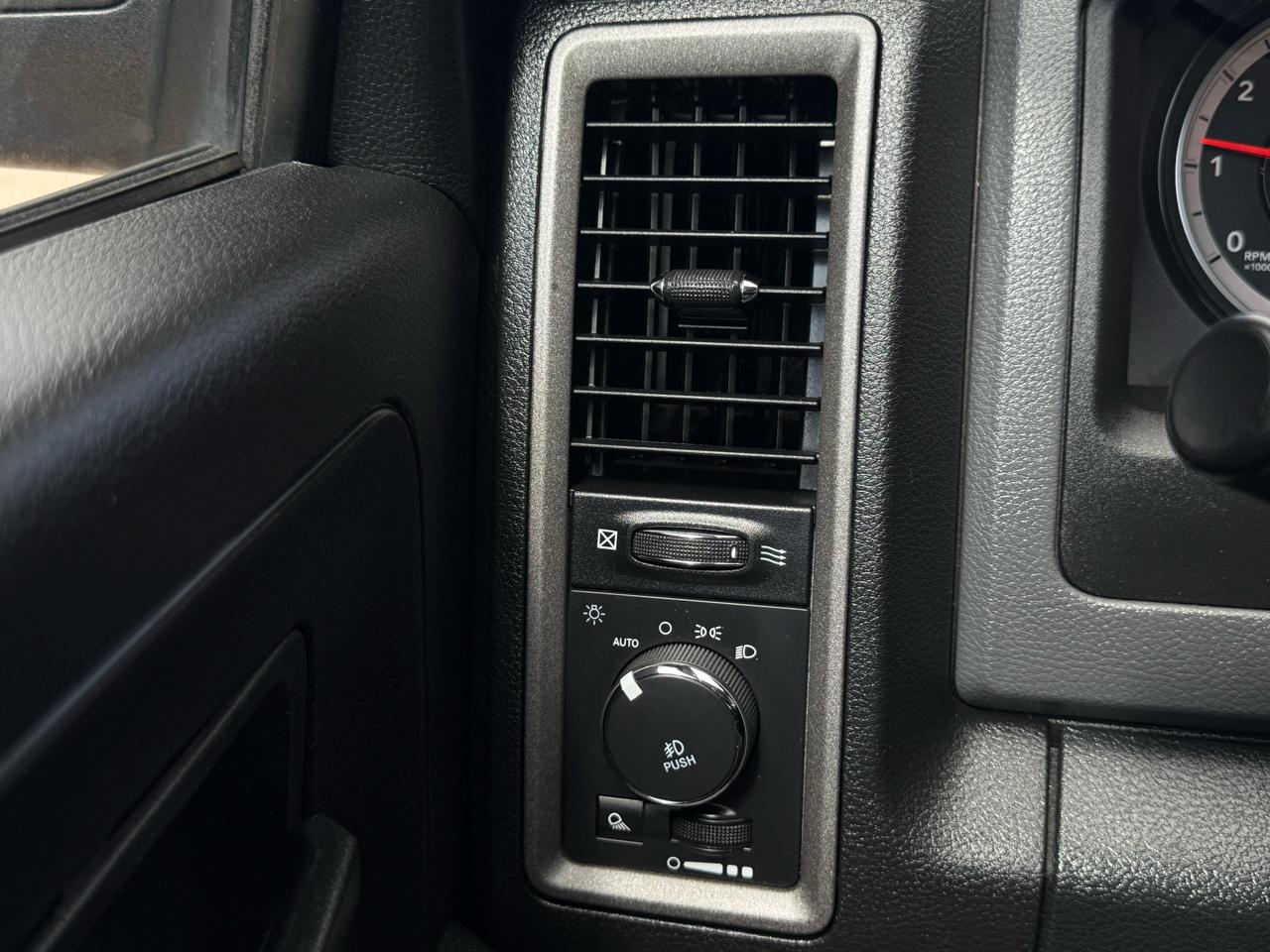 RAM 2500 Tradesman 4x4 Crew Cab 6'4" Box 2017