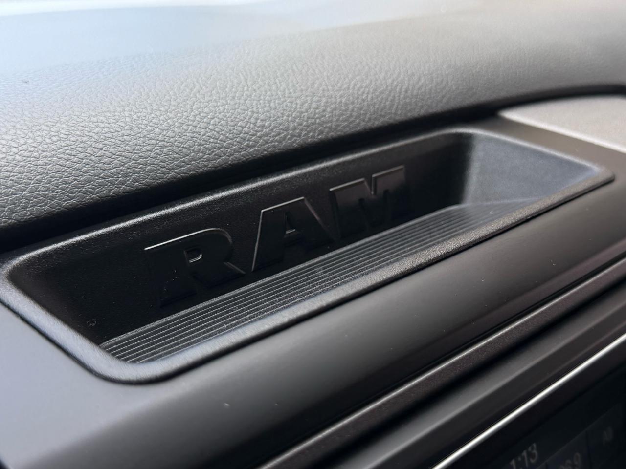 RAM 2500 Tradesman 4x4 Crew Cab 6'4" Box 2017