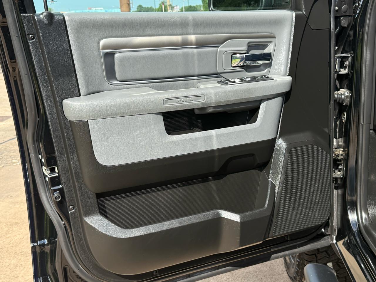RAM 1500 Classic SLT 4x4 Crew Cab 5'7" Box 2019