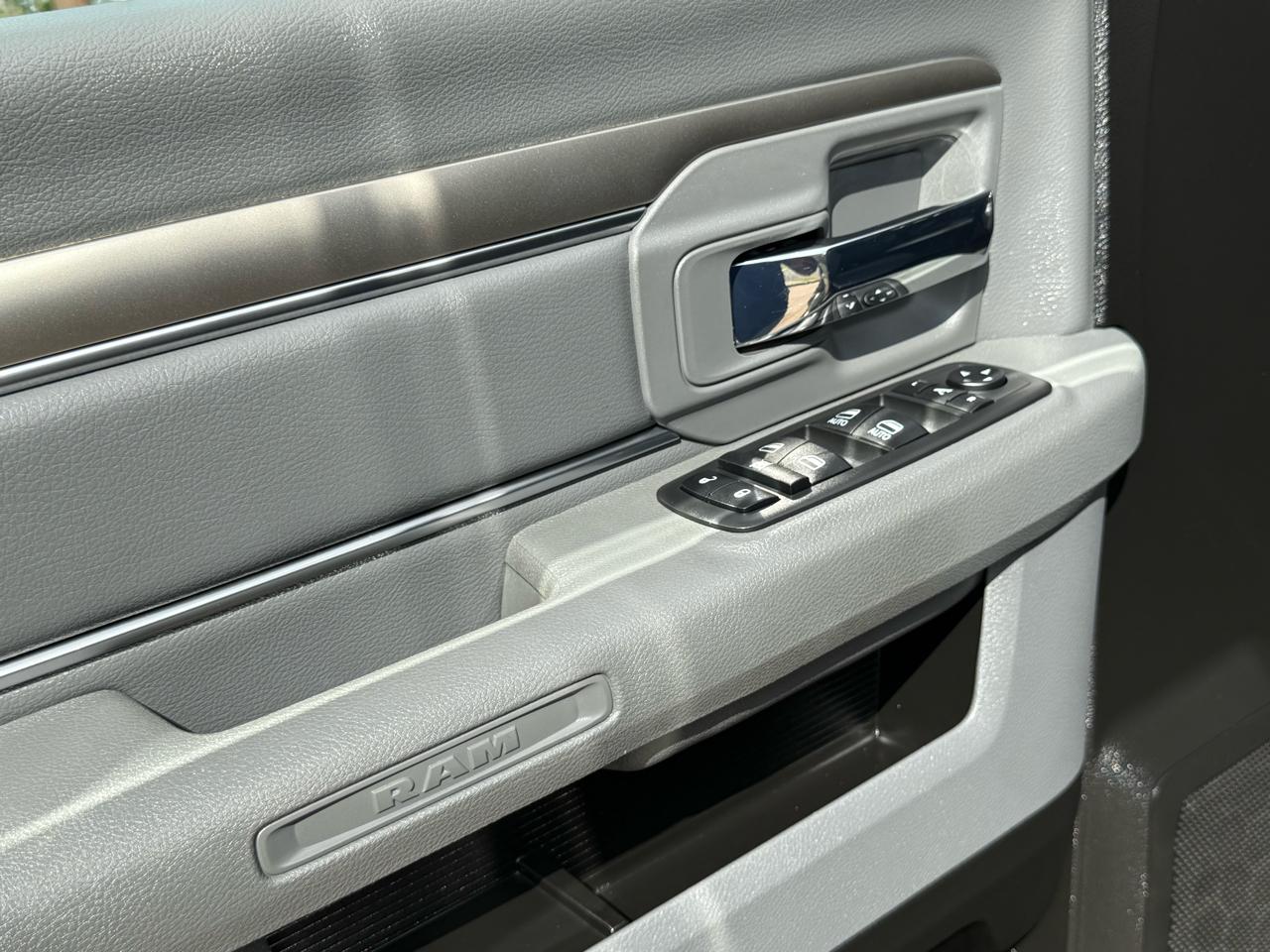 RAM 1500 Classic SLT 4x4 Crew Cab 5'7" Box 2019