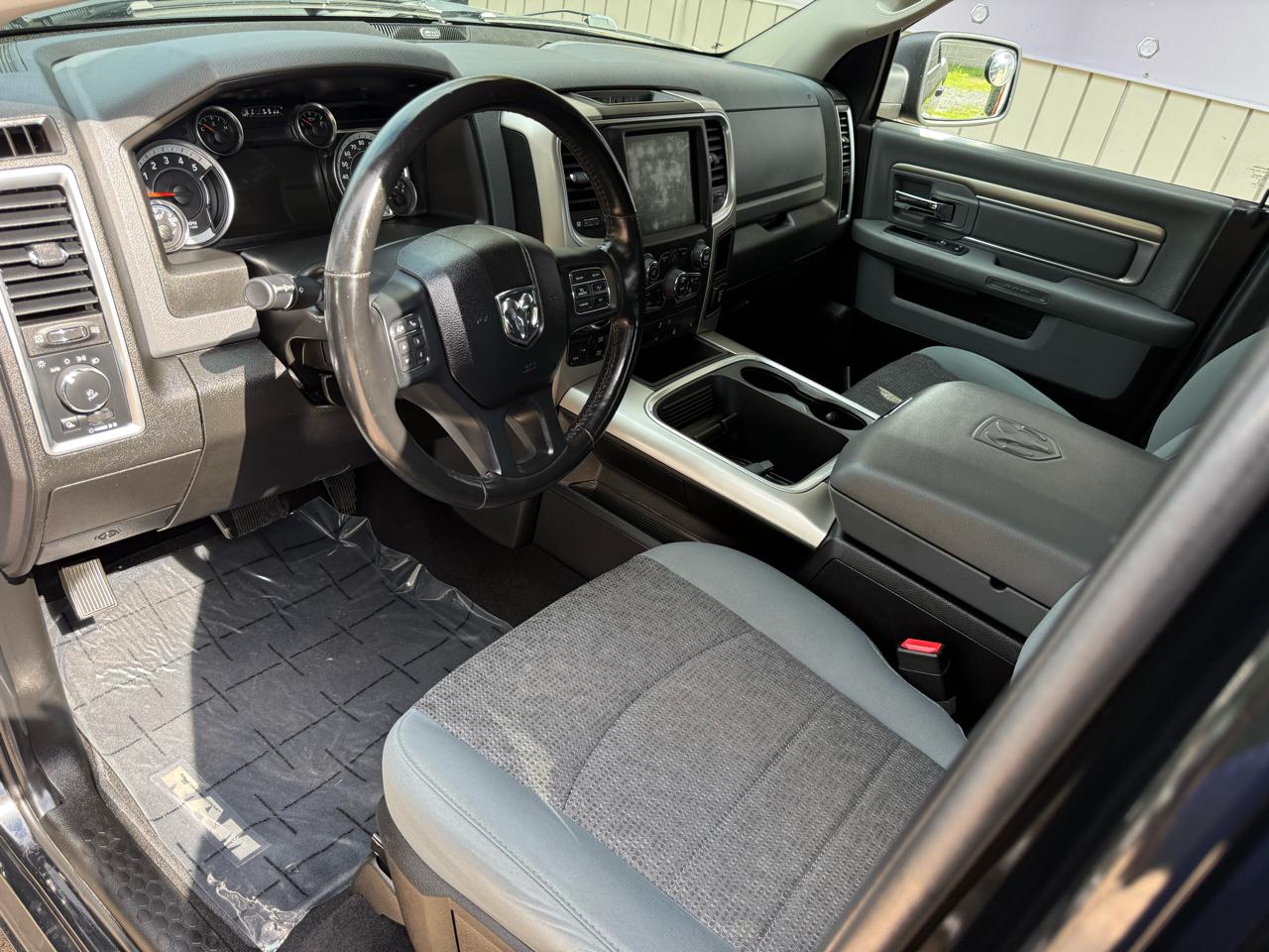 RAM 1500 Classic SLT 4x4 Crew Cab 5'7" Box 2019