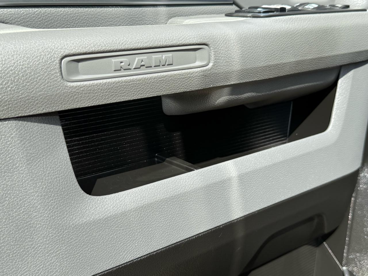 RAM 1500 Classic SLT 4x4 Crew Cab 5'7" Box 2019