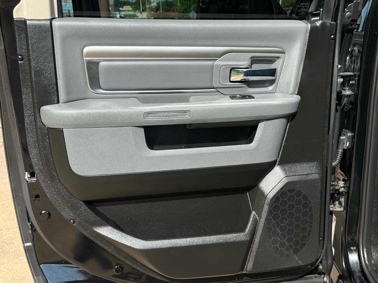 RAM 1500 Classic SLT 4x4 Crew Cab 5'7" Box 2019