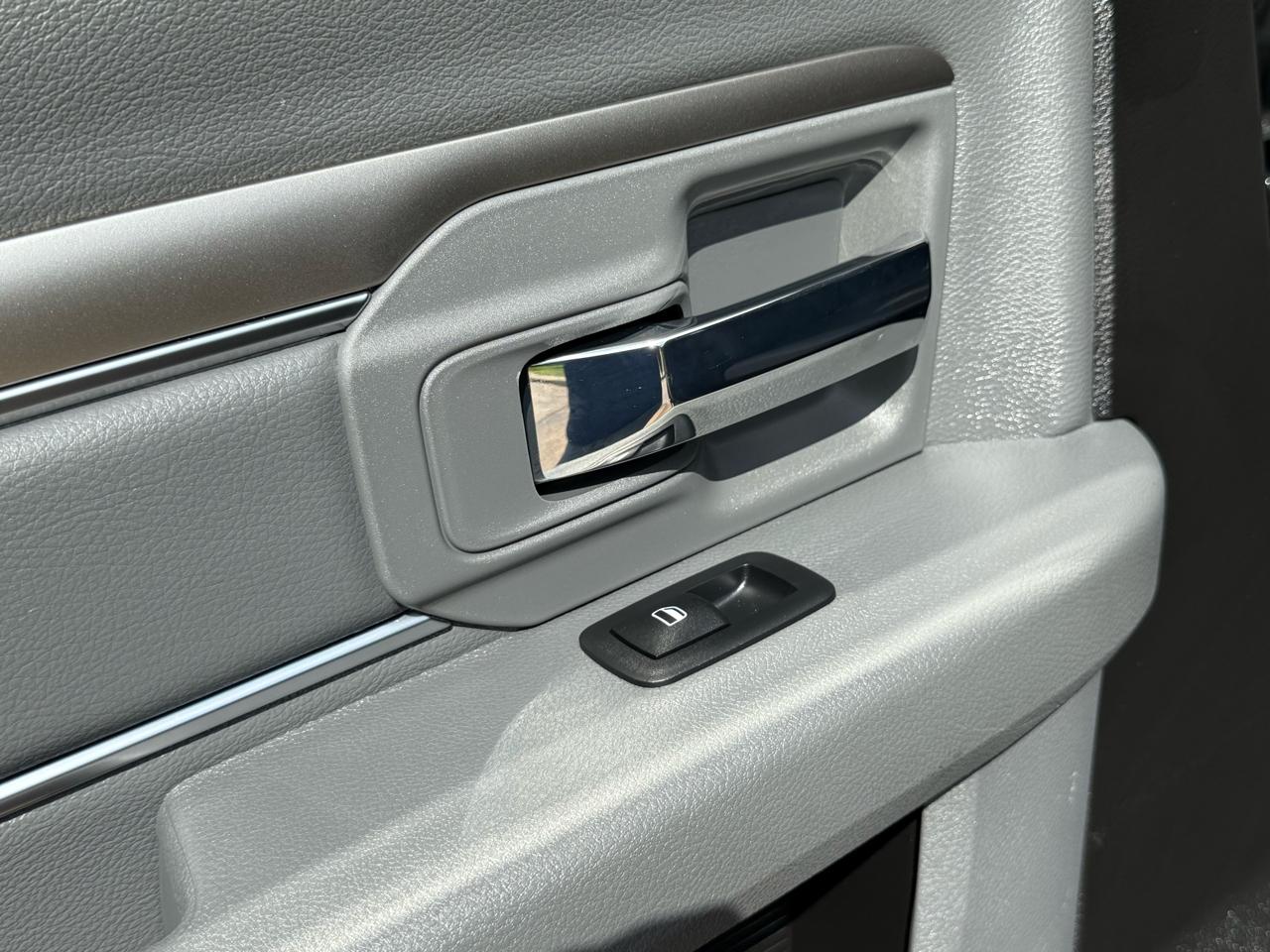RAM 1500 Classic SLT 4x4 Crew Cab 5'7" Box 2019