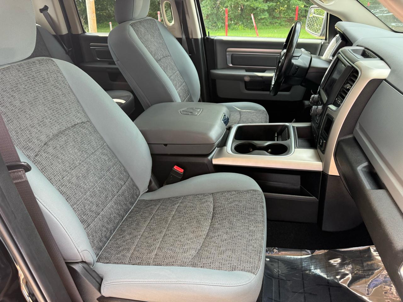 RAM 1500 Classic SLT 4x4 Crew Cab 5'7" Box 2019