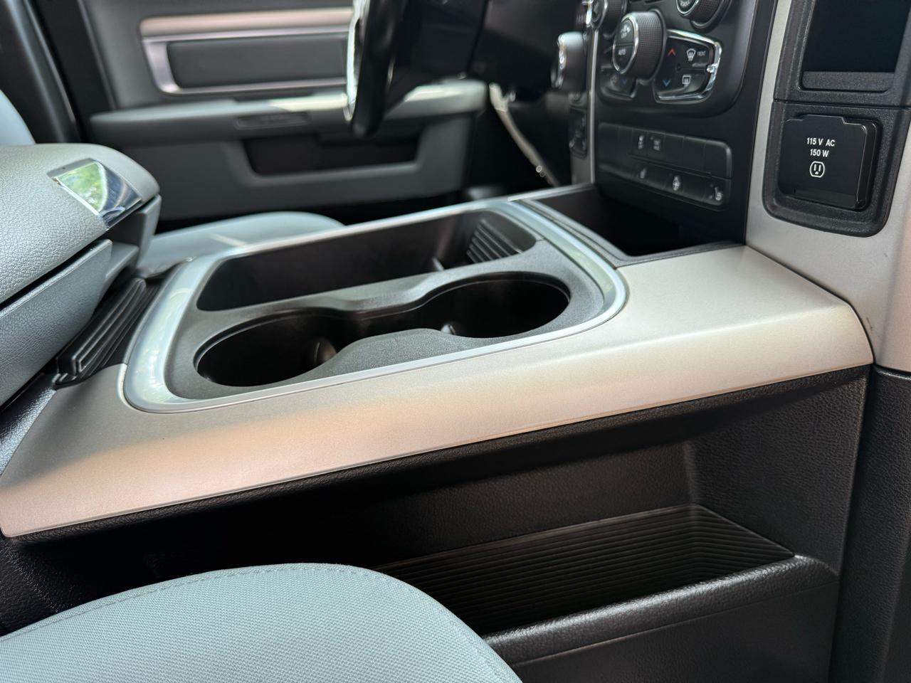 RAM 1500 Classic SLT 4x4 Crew Cab 5'7" Box 2019