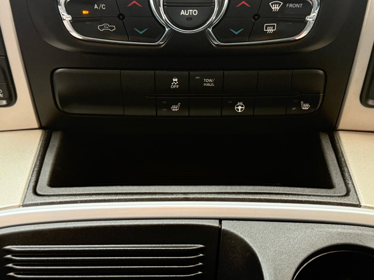 RAM 1500 Classic SLT 4x4 Crew Cab 5'7" Box 2019