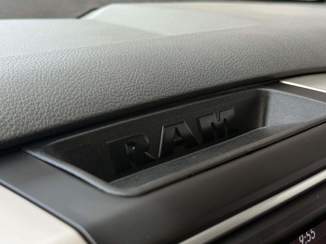 RAM 1500 Classic SLT 4x4 Crew Cab 5'7" Box 2019