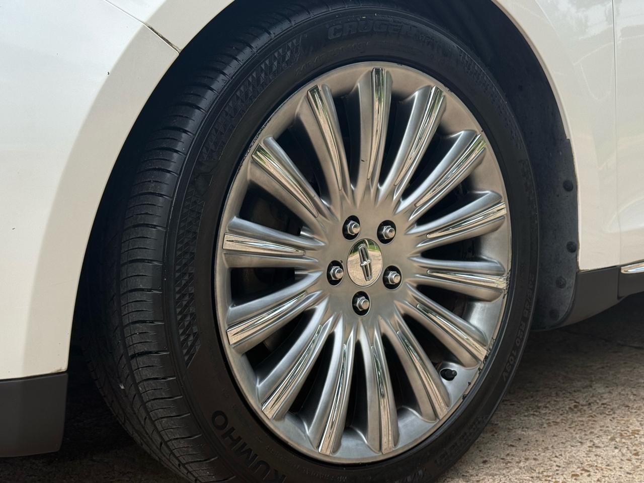 Lincoln MKS 4dr Sdn 3.7L FWD 2013