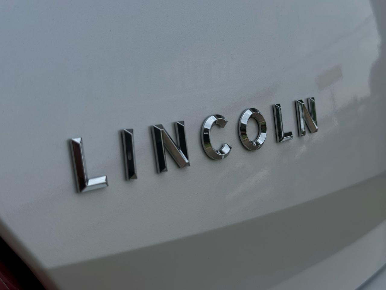 Lincoln MKS 4dr Sdn 3.7L FWD 2013