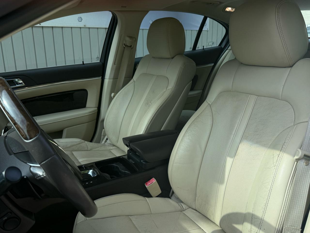 Lincoln MKS 4dr Sdn 3.7L FWD 2013