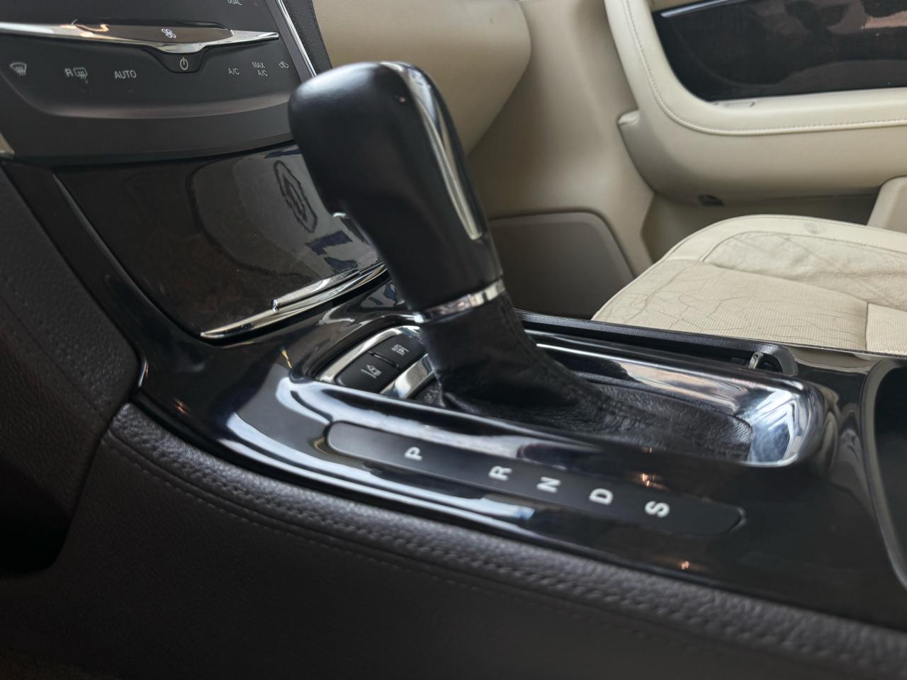 Lincoln MKS 4dr Sdn 3.7L FWD 2013