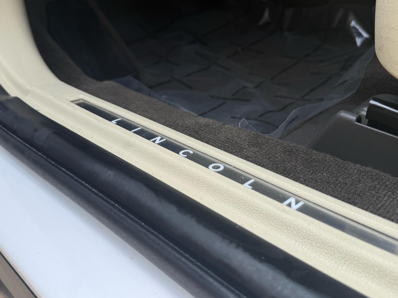 Lincoln MKS 4dr Sdn 3.7L FWD 2013