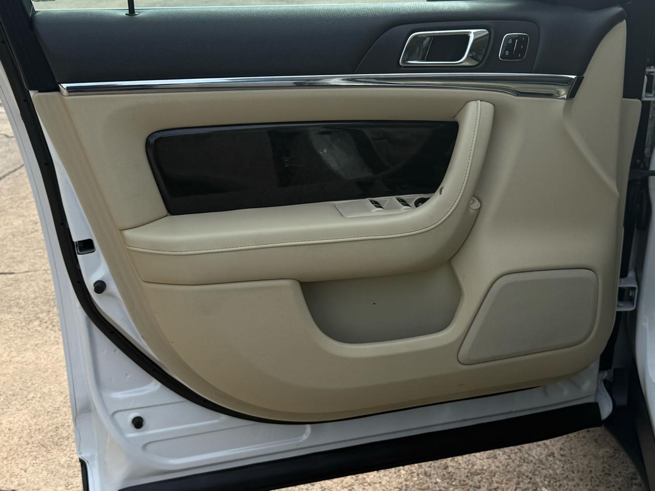 Lincoln MKS 4dr Sdn 3.7L FWD 2013