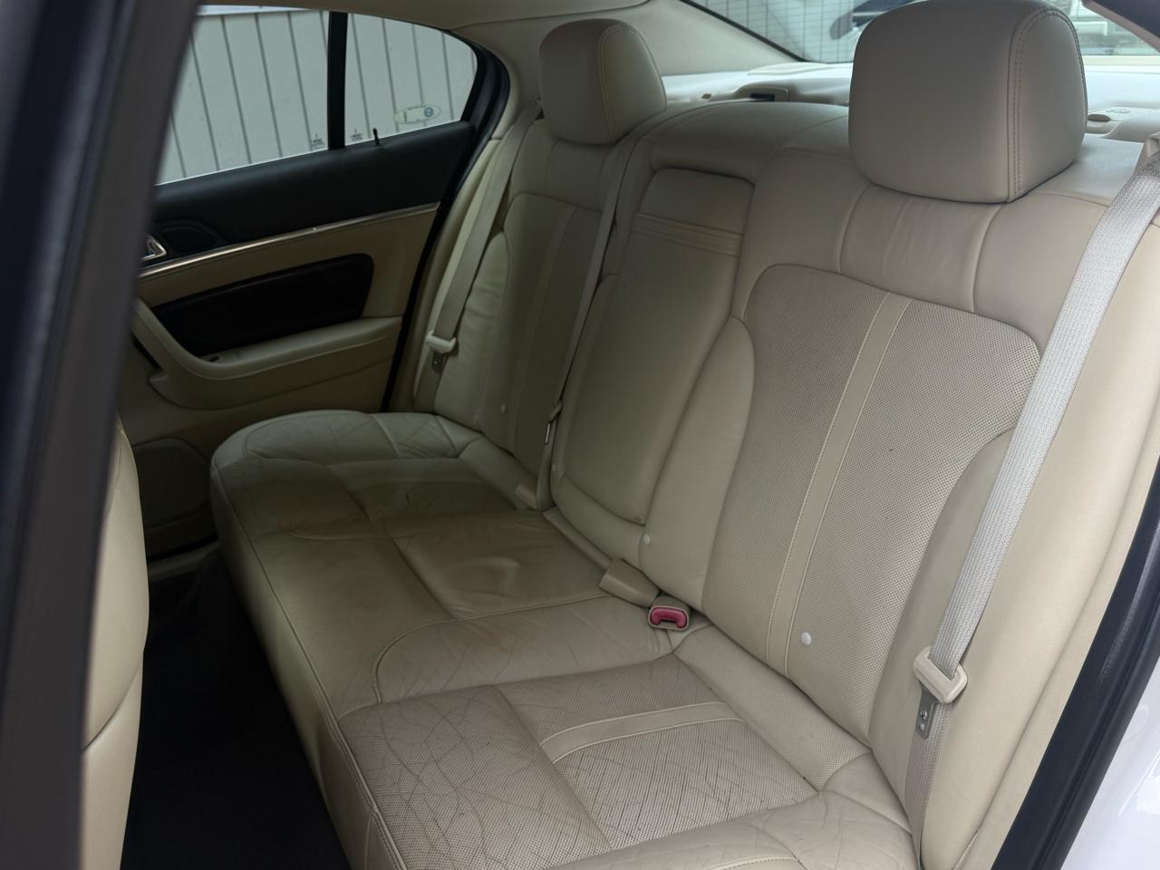Lincoln MKS 4dr Sdn 3.7L FWD 2013