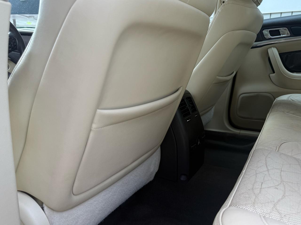 Lincoln MKS 4dr Sdn 3.7L FWD 2013