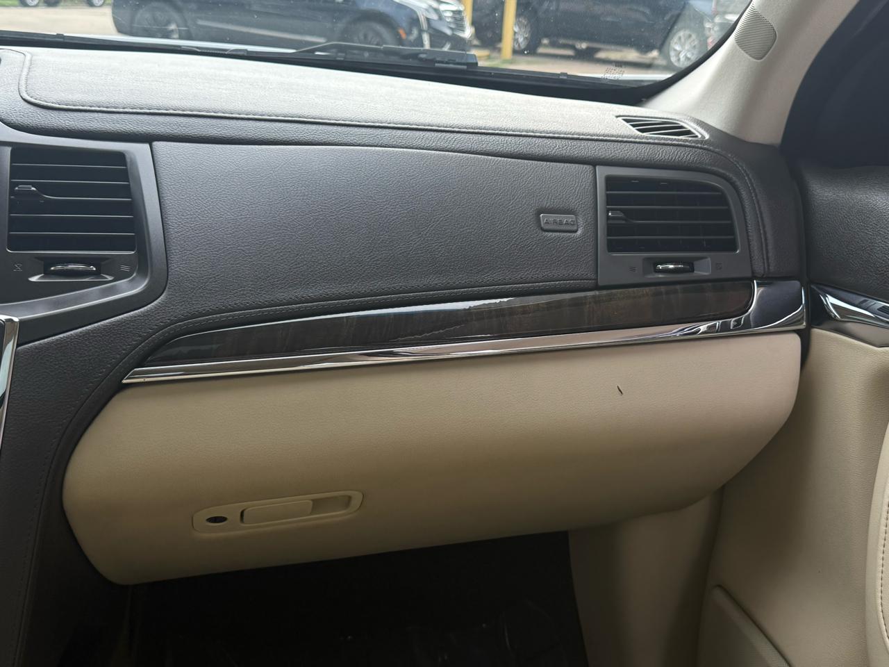 Lincoln MKS 4dr Sdn 3.7L FWD 2013