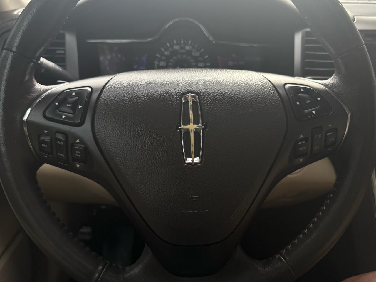 Lincoln MKS 4dr Sdn 3.7L FWD 2013