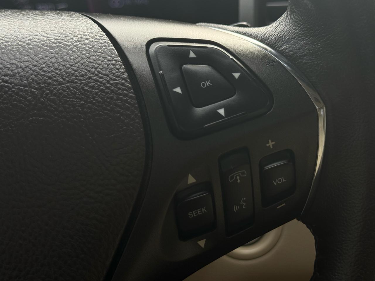 Lincoln MKS 4dr Sdn 3.7L FWD 2013