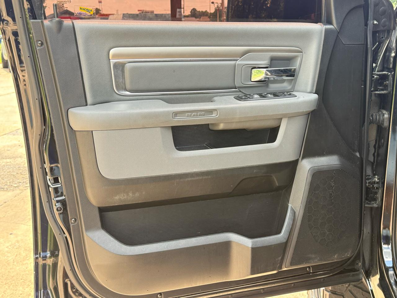 RAM 1500 Classic Warlock 4x4 Quad Cab 6'4" Box 2020