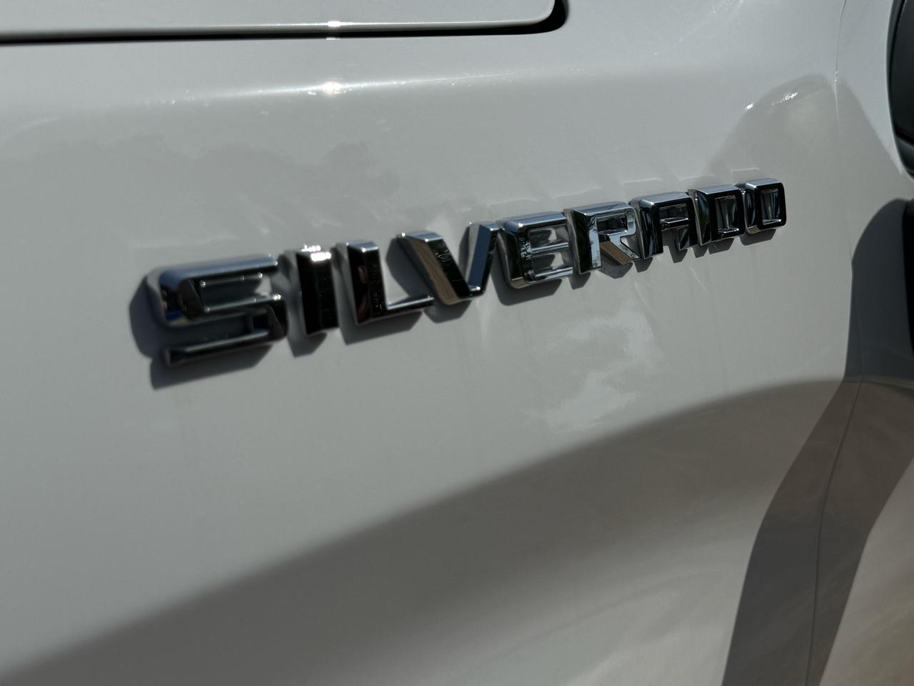 Chevrolet Silverado 1500 2WD Crew Cab 147" LT 2023